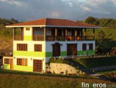 Santuario - Montenegro、Quindíoのフィンカ
